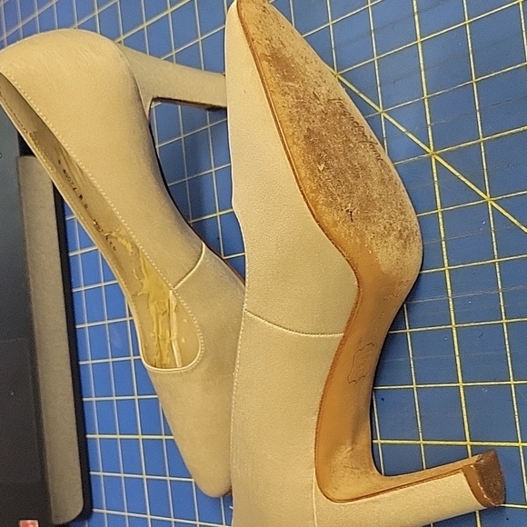 Vintage Jacqueline Ferrar Satin Cream Leather Soles 3" Shoes - Picture 8 of 12